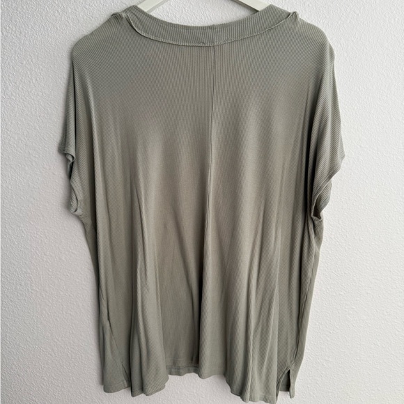 Pink Lily oversized tee - Picture 3 of 4